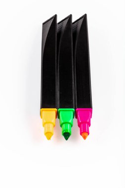 Açık Renkli İşaretler Beyaz Arkaplanda izole edildi. Renkli Keçeli Kalemler .