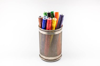 Gökkuşağı Renkli Keçeli Kalemler Beyaz Arkaplanda