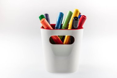 Gökkuşağı Renkli Keçeli Kalemler Beyaz Arkaplanda