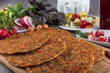 Türk yemekleri, lahmacun, Türk pizzası, limon, maydanoz