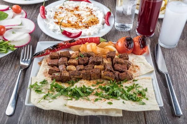 Assiette Spéciale Kebab Turc Avec Foie Rein — Photo