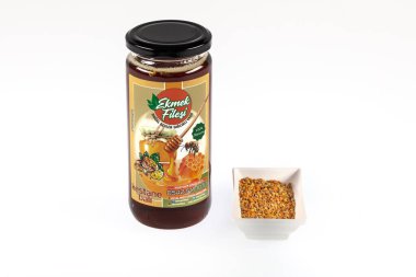 Bir kavanoz esrar ve bir bardak süt.