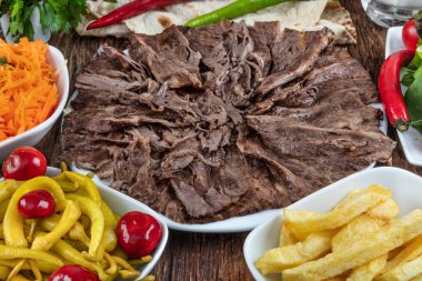 Sebze ve sos ızgara sığır eti