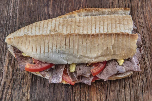 Sandwich Con Jamón Verduras Sobre Fondo Madera —  Fotos de Stock