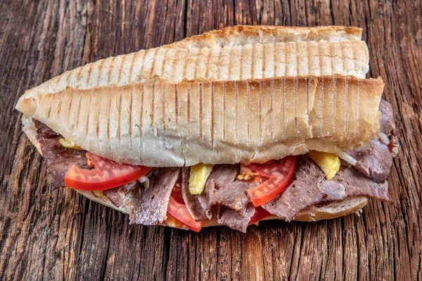 Sandwich Con Jamón Verduras Sobre Fondo Madera —  Fotos de Stock