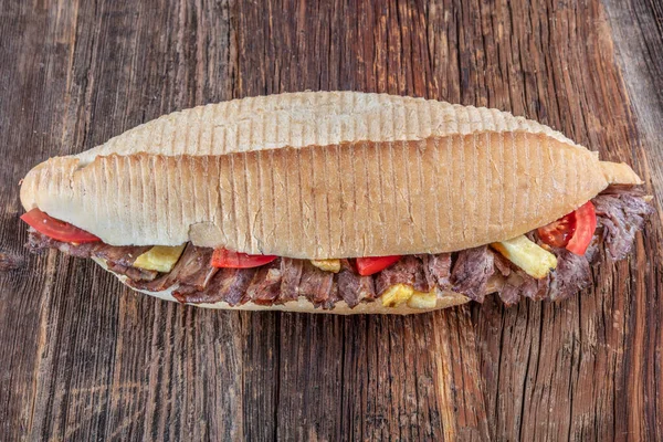 Sandwich Mit Schinken Und Gemüse Auf Holzboden — Stockfoto