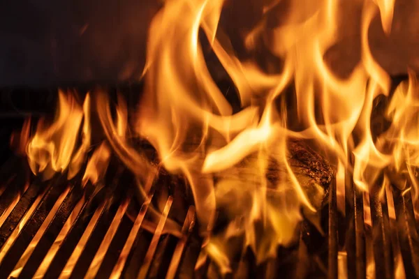 Beef Steaks Grill Flames Grilling Steaks Flaming Grill Shot Selective — Stock Photo, Image