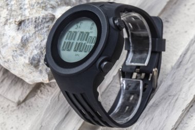 Kauçuk bilekli, tokalı plastik akıllı saat..