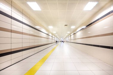 İstanbul metrosu. İstanbul metrosunun bir bölümü İstanbul 'da metroyla sağlanıyor..