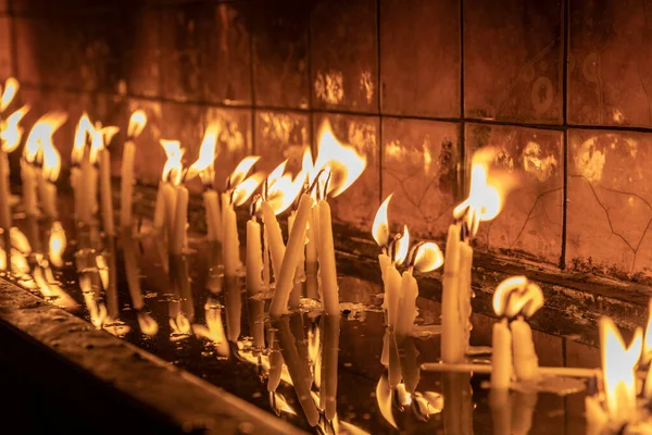 Visita Tempio Chiesa Accendere Candele Sullo Stand — Foto Stock