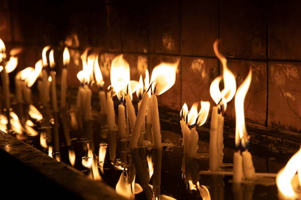 Відвідайте Храм Церкву Щоб Запалити Свічки Підставці — стокове фото