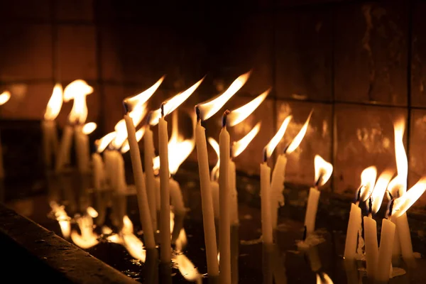 Визит Искушение Церковь Зажечь Свечи Стенде — стоковое фото