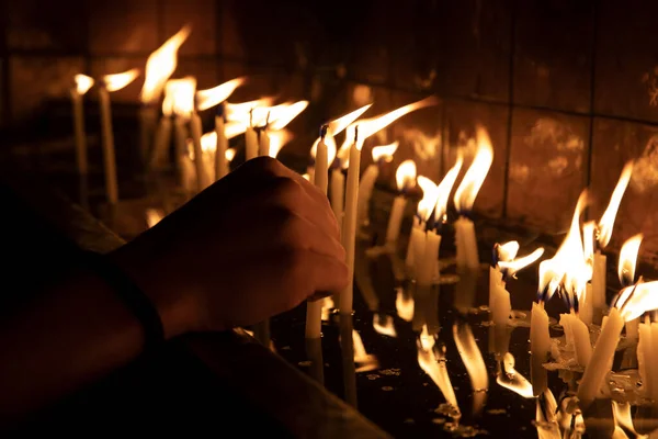 Відвідайте Храм Церкву Щоб Запалити Свічки Підставці — стокове фото