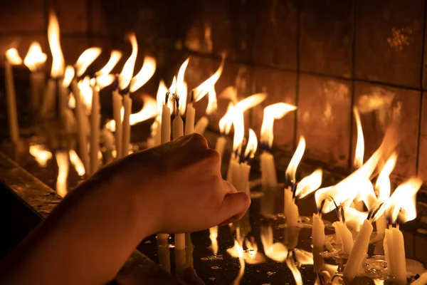 Visita Templo Iglesia Para Encender Las Velas Stand —  Fotos de Stock