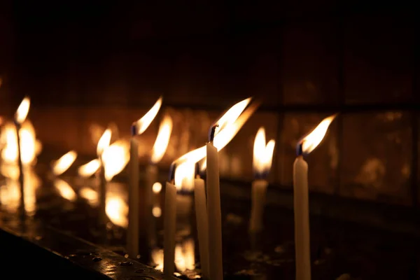 Επισκεφθείτε Ναό Την Εκκλησία Ανάψει Κεριά Στο Περίπτερο — Φωτογραφία Αρχείου