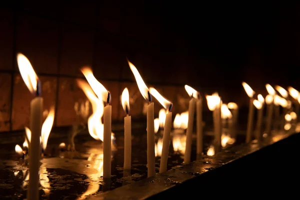 Besuchen Sie Den Tempel Die Kirche Die Kerzen Auf Dem — Stockfoto