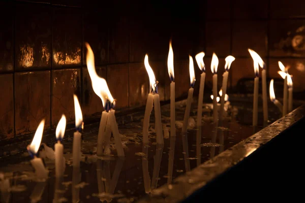 Visita Tempio Chiesa Accendere Candele Sullo Stand — Foto Stock