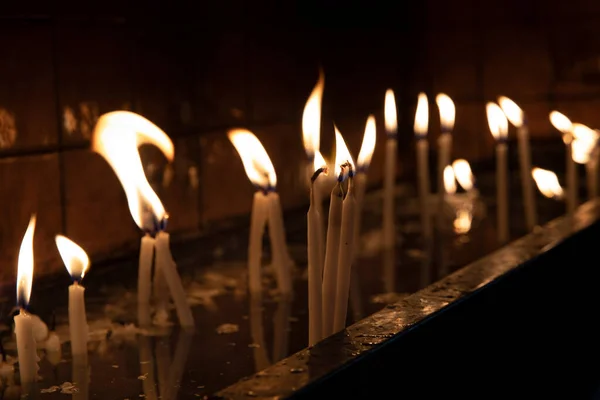 Visita Tempio Chiesa Accendere Candele Sullo Stand — Foto Stock