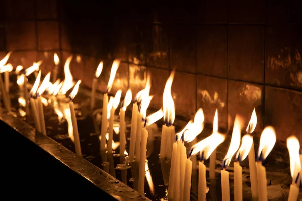 Besuchen Sie Den Tempel Die Kirche Die Kerzen Auf Dem — Stockfoto