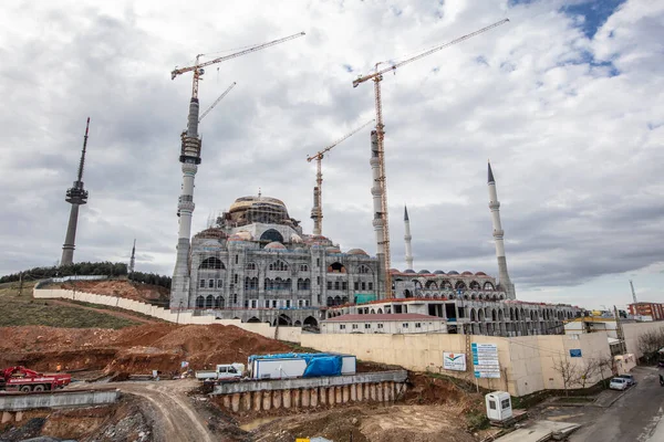 土耳其伊斯坦布尔 2016年2月13日 在伊斯坦布尔Camlica清真寺建造Camlica清真寺 — 图库照片