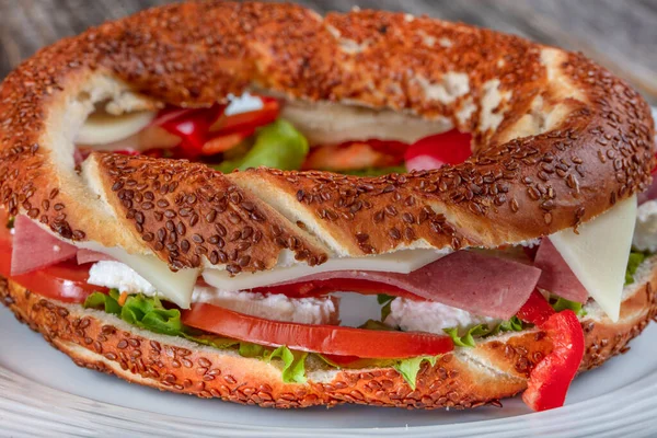 Сэндвич Сыром Помидорами Огурцом — стоковое фото