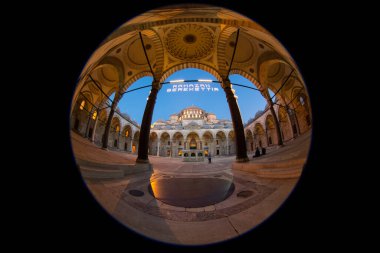 İstanbul, Türkiye-8 Temmuz 2013; Ramazan Ramazan Ramazan Camii Mahya (Ramazan Berekettir) Süleyman Camii 'nin minareleri arasında yazıldı ve asıldı. Mahya özellikle ramazan ayında ışıkla yazacak..