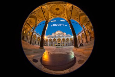 İstanbul, Türkiye-8 Temmuz 2013; Ramazan Ramazan Ramazan Camii Mahya (Ramazan Berekettir) Süleyman Camii 'nin minareleri arasında yazıldı ve asıldı. Mahya özellikle ramazan ayında ışıkla yazacak..