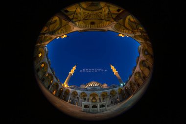 İstanbul, Türkiye-8 Temmuz 2013; Ramazan Ramazan Ramazan Camii Mahya (Ramazan Berekettir) Süleyman Camii 'nin minareleri arasında yazıldı ve asıldı. Mahya özellikle ramazan ayında ışıkla yazacak..