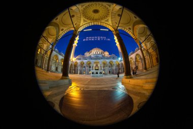 İstanbul, Türkiye-8 Temmuz 2013; Ramazan Ramazan Ramazan Camii Mahya (Ramazan Berekettir) Süleyman Camii 'nin minareleri arasında yazıldı ve asıldı. Mahya özellikle ramazan ayında ışıkla yazacak..