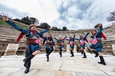 Efe, Batı Türk kültüründe cesur, savaşçı ve isyancı, erkeksi ve dansçı bir kişidir. Torbali Ozbey köyü festivalinde. Efem Association EFE dans ederken. İzmir Torbali Türkiye 16 Ocak 2016 