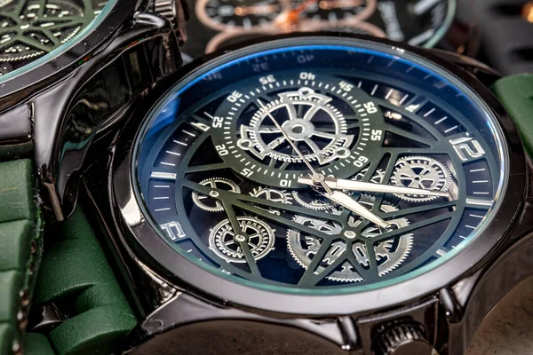 Nahaufnahme Militärische Oder Feldstil Armbanduhr Luxus Automatische Armbanduhr Für Männer — Stockfoto