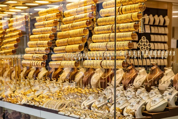 Istanbul Turkiye Ocak 2019 Χρυσά Αξεσουάρ Στην Βιτρίνα Ενός Κοσμηματοπωλείου — Φωτογραφία Αρχείου