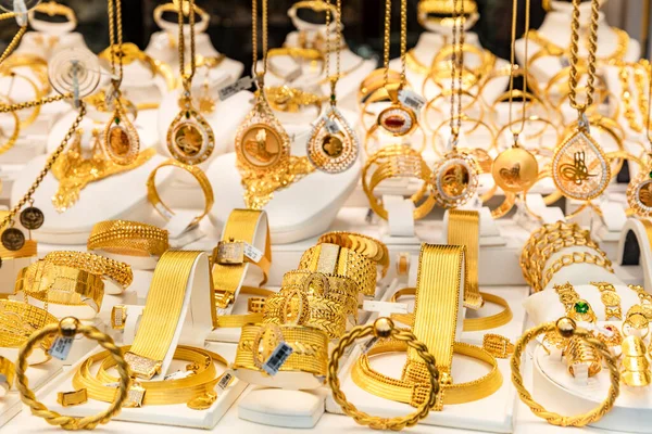 伊斯坦布尔 Turkiye Ocak 2019 珠宝店橱窗中的黄金饰品 土耳其伊斯坦布尔金铺 — 图库照片