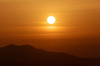 Türkiye 'nin Ayvalik Balikesir kentindeki turistik mekandan Seytan Sofrasi' nin (Şeytanın Ayak İzi) manzarası.
