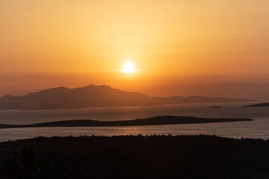 Türkiye 'nin Ayvalik Balikesir kentindeki turistik mekandan Seytan Sofrasi' nin (Şeytanın Ayak İzi) manzarası.