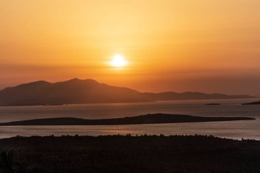 Türkiye 'nin Ayvalik Balikesir kentindeki turistik mekandan Seytan Sofrasi' nin (Şeytanın Ayak İzi) manzarası.