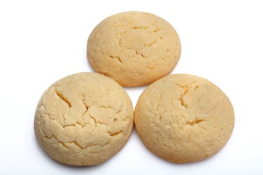 Beyaz şeker, badem unu ve tereyağlı kourampiedes adı verilen taze geleneksel Noel tereyağlı kurabiyeler. un kurabiyesi.