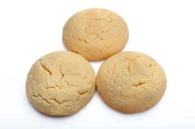 Beyaz şeker, badem unu ve tereyağlı kourampiedes adı verilen taze geleneksel Noel tereyağlı kurabiyeler. un kurabiyesi.