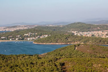 Türkiye 'nin Ayvalik Balikesir kentindeki turistik mekandan Seytan Sofrasi' nin (Şeytanın Ayak İzi) manzarası. 