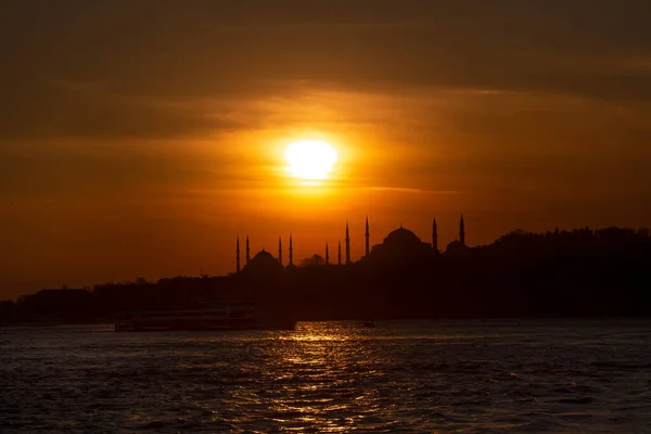 Σιλουέτα Της Κωνσταντινούπολης Μπλε Τζαμί Και Αγία Σοφία Στο Ηλιοβασίλεμα — Φωτογραφία Αρχείου
