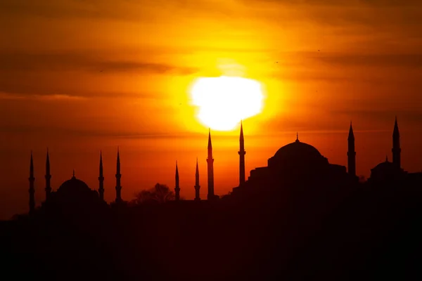 Silhouette Von Istanbul Blick Auf Den Sonnenuntergang Den Sonnenstrahlen Istanbul — Stockfoto