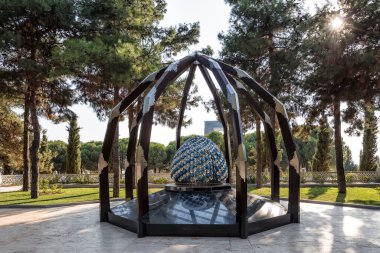 Parktaki şehrin anıtı. 