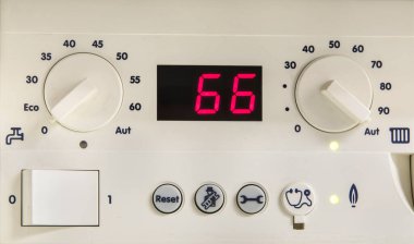 Combi Düğme Ayrıntılı beyaz panelin yakın plan görüntüsü