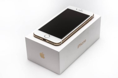 İstanbul, Türkiye - 12 Aralık 2016; New Apple iPhone 7 Gold - Merhaba metin ilk yayınında. Yeni Apple iPhone 2016 yılında dünyanın en popüler akıllı telefonu oldu