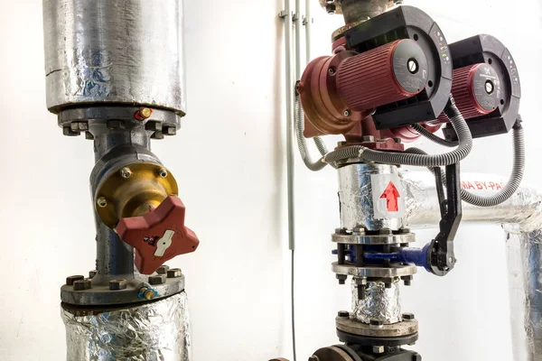 Elektrischer Drei Wege Kugelhahn Auf Dem Rohr Des Industriekessels — Stockfoto