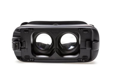 Sanal gerçeklik gözlükleri - Beyaz arkaplanda izole edilmiş sanal gerçeklik kaskı.