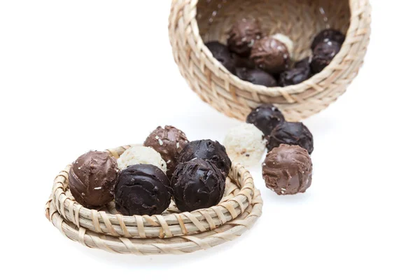 Closeup Shot Pile Black White Chocolate Bonbons White Background — Fotografia de Stock