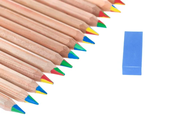 Lápis Coloridos Com Apontador Sobre Fundo Branco — Fotografia de Stock