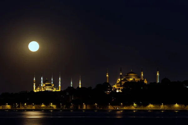 Istanbul Turkey October 2019 View Blue Mosque Night Full Moon — Foto de Stock