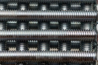 Metal vidalar beyaz arkaplan üzerinde izole